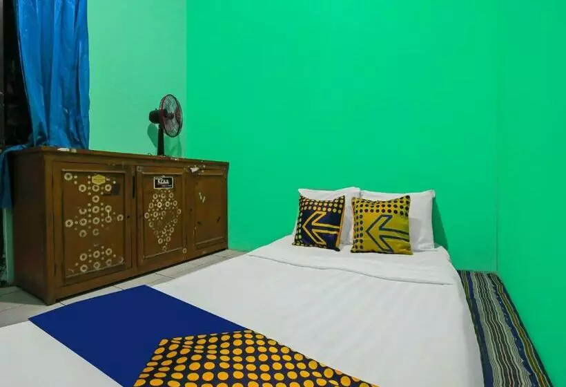 ホテル Spot On 92610 Barokah Kostel Syariah