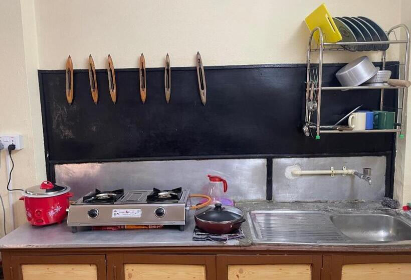 پانسیون Dzambala Home