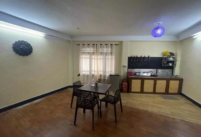 پانسیون Dzambala Home