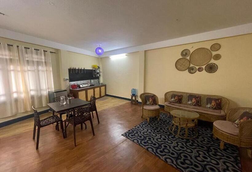 پانسیون Dzambala Home