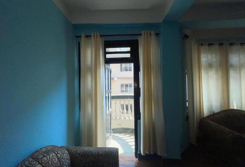 پانسیون Dzambala Home