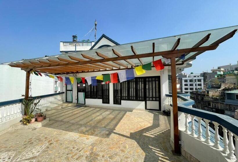 پانسیون Dzambala Home