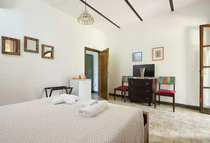 Hotelli Podere Scoldasu   Apollo