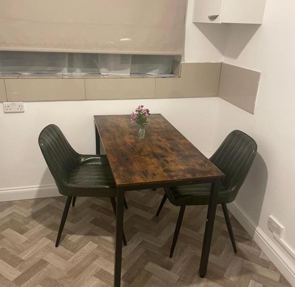 膳宿费 Edgware Rooms