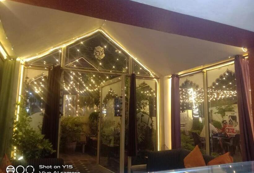 فندق Singhasan House