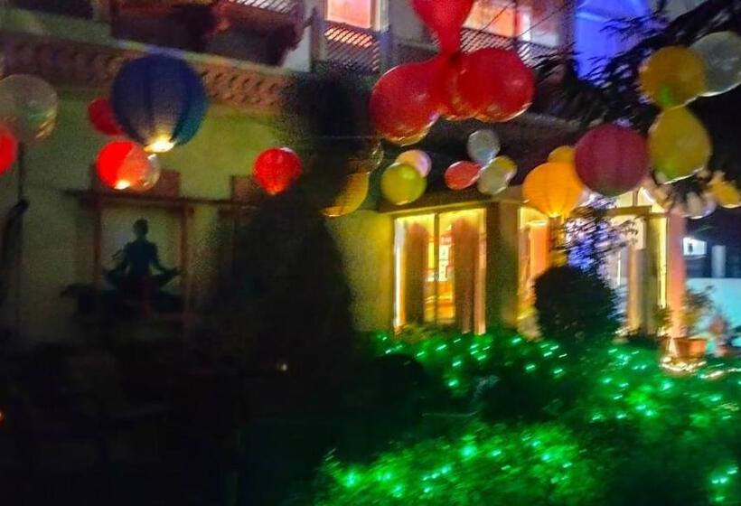 فندق Singhasan House