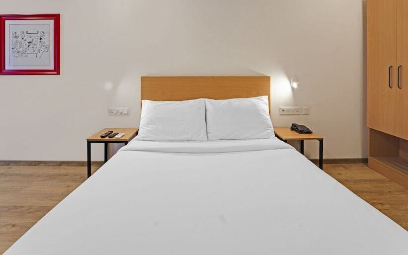 Hotel Super Collection O Omr Perungudi