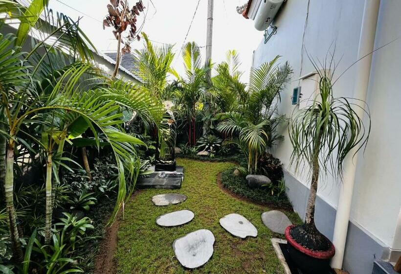 پانسیون Cecillia Guesthouse Canggu