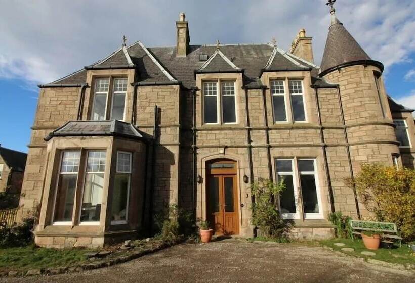 پانسیون Duchally House