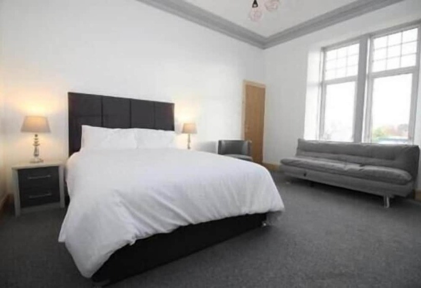 پانسیون Duchally House