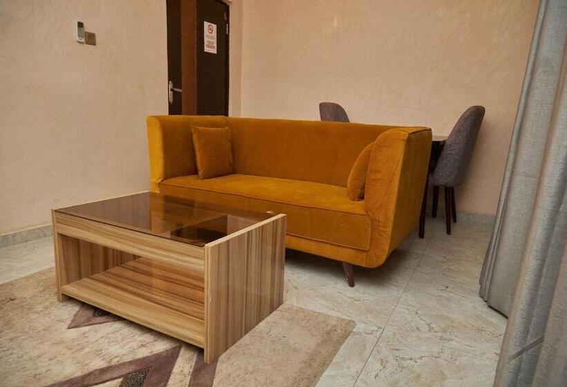 پانسیون Nnpc House 43