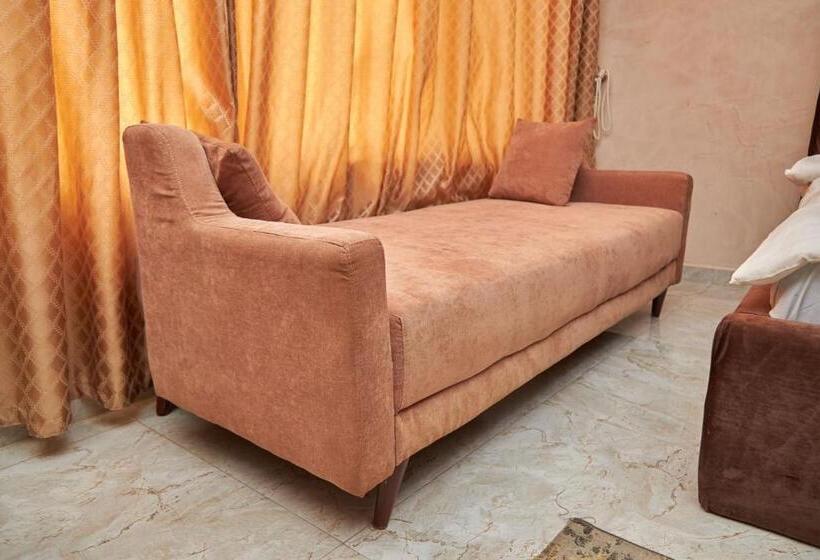 پانسیون Nnpc House 43