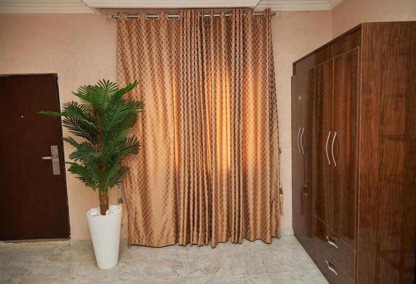 پانسیون Nnpc House 43