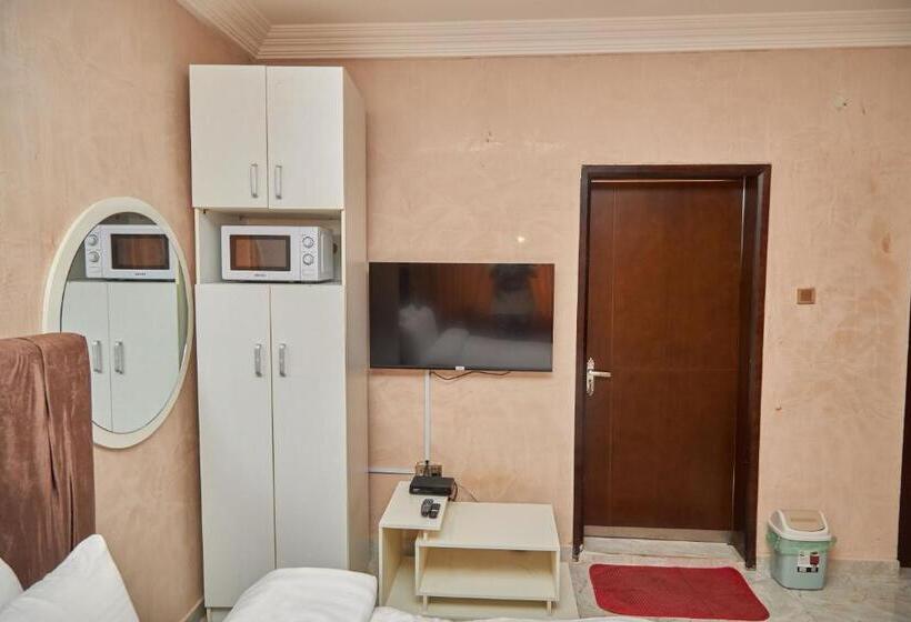 پانسیون Nnpc House 43