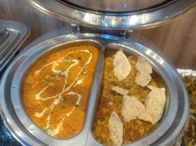 هتل Raaj Svastik Inn