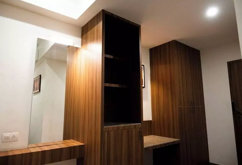 ホテル Raaj Svastik Inn