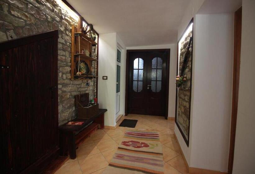 پانسیون Grandma S Home