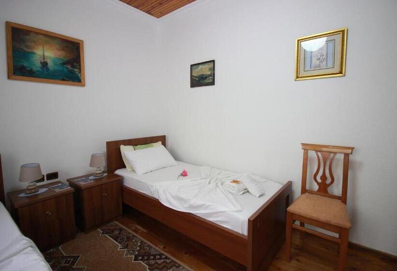 پانسیون Grandma S Home