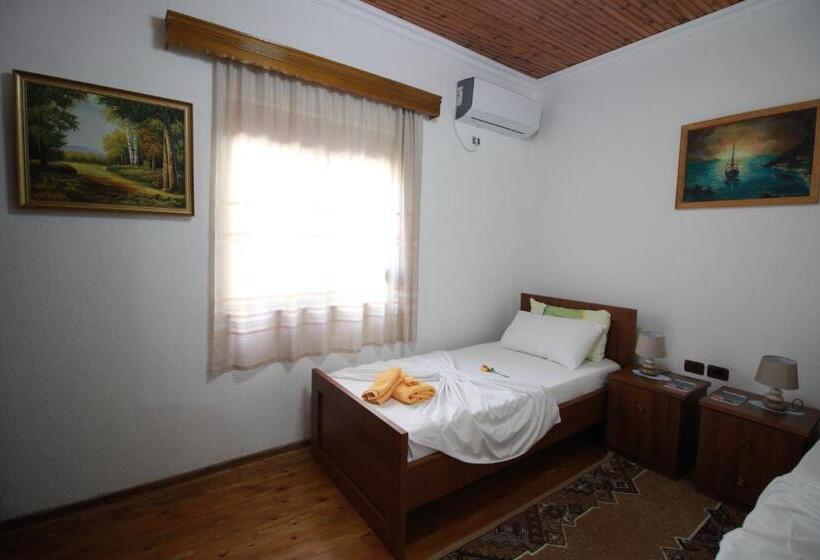 پانسیون Grandma S Home