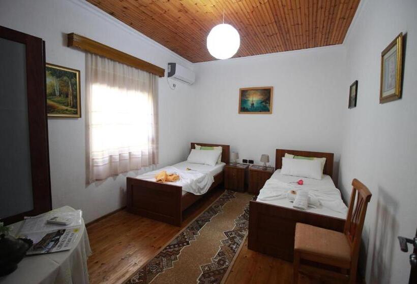 پانسیون Grandma S Home