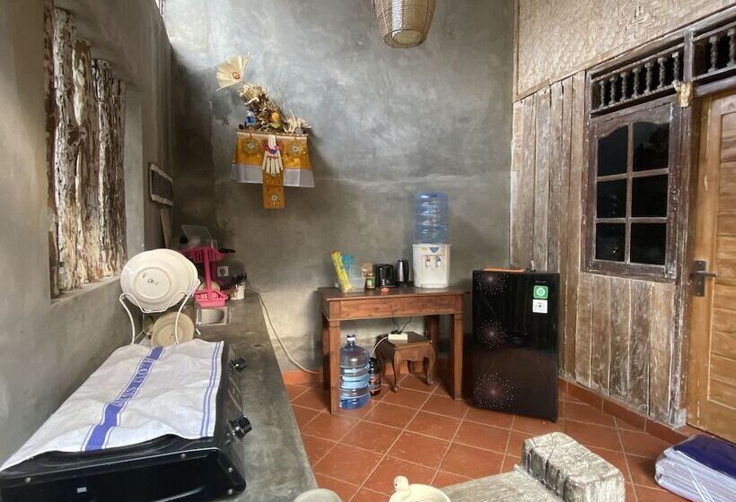 膳宿费 Umah Suta Sari