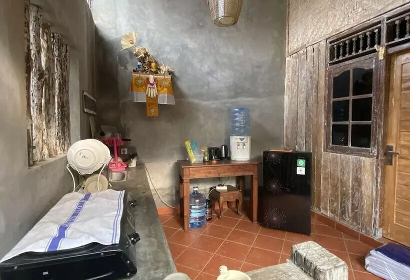 Majatalo Umah Suta Sari