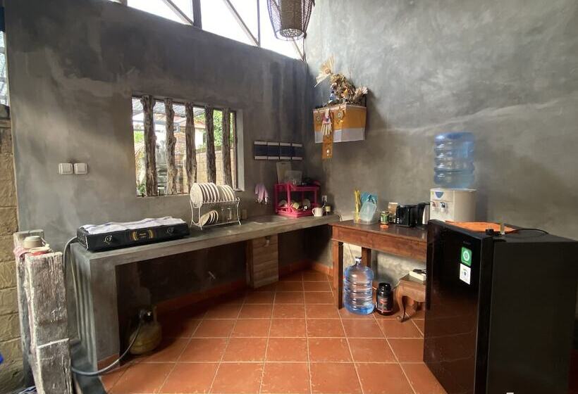 膳宿费 Umah Suta Sari