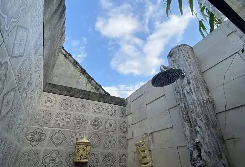 Majatalo Umah Suta Sari