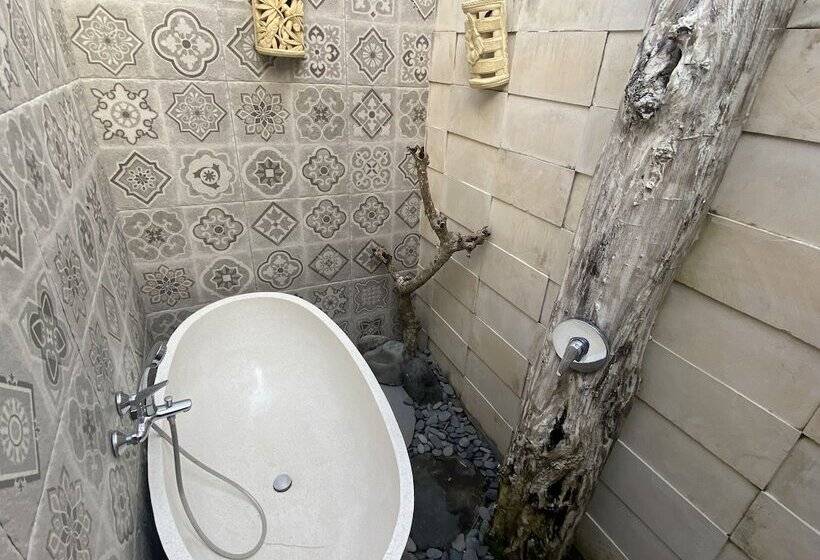 膳宿费 Umah Suta Sari