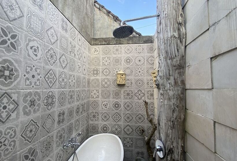 膳宿费 Umah Suta Sari