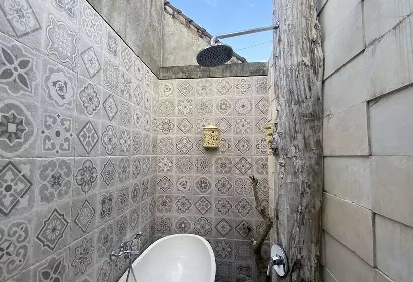 Majatalo Umah Suta Sari