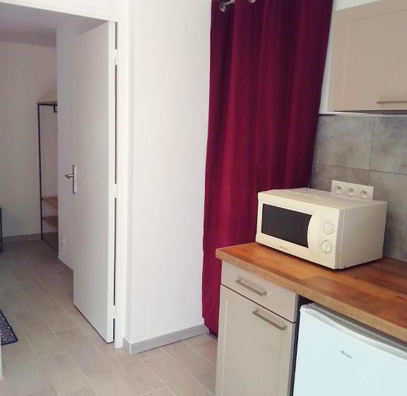 تختخواب و صبحانه La Châteaude