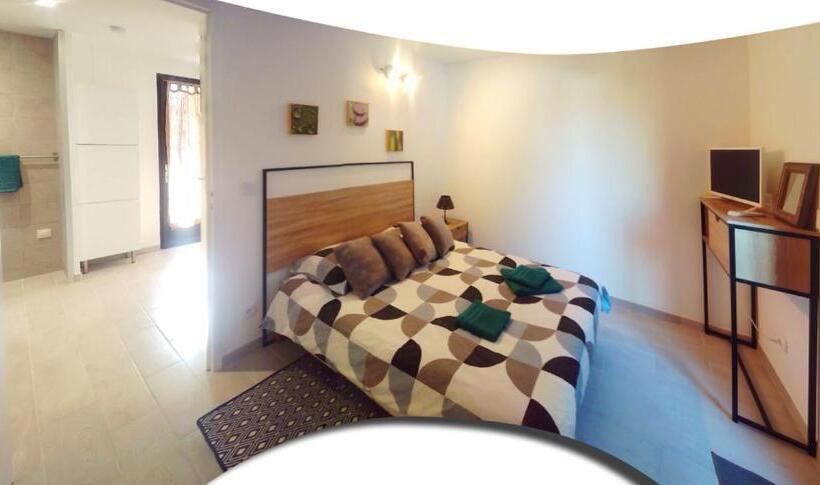 تختخواب و صبحانه La Châteaude