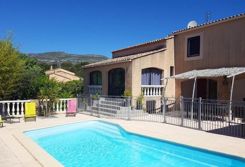 تختخواب و صبحانه La Châteaude