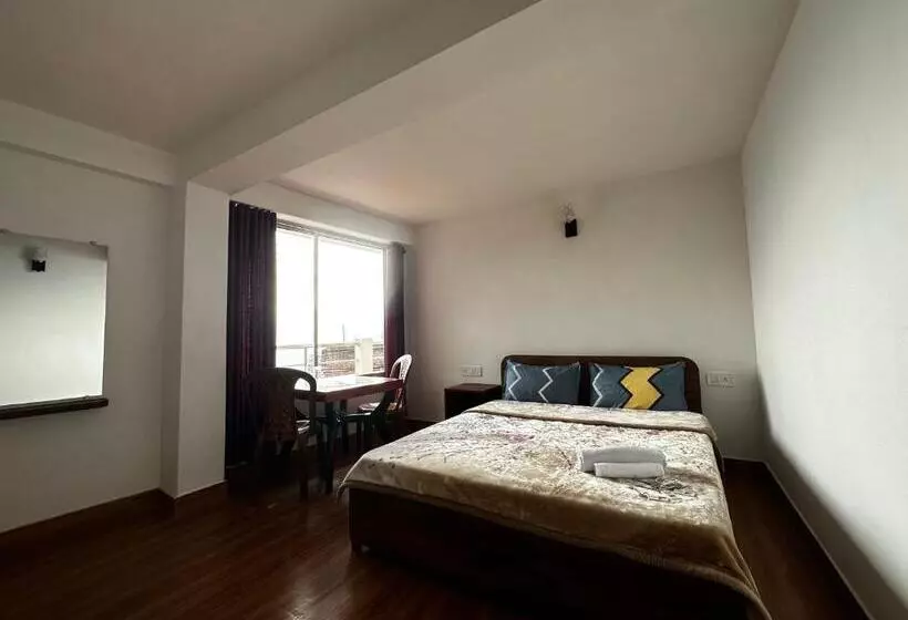 ベッドアンドブレックファースト Tapovan Homestay