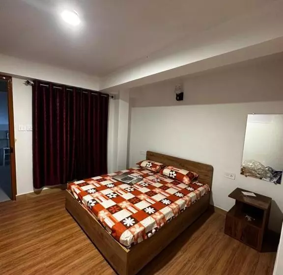 ベッドアンドブレックファースト Tapovan Homestay