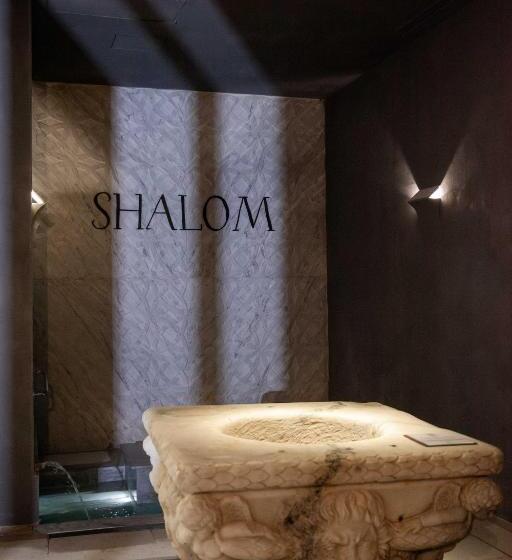 Отель Castello Ducale Colonna Resort