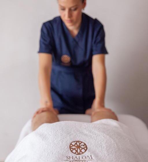 Отель Castello Ducale Colonna Resort