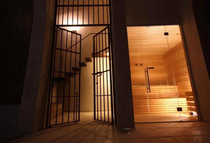 Отель Castello Ducale Colonna Resort