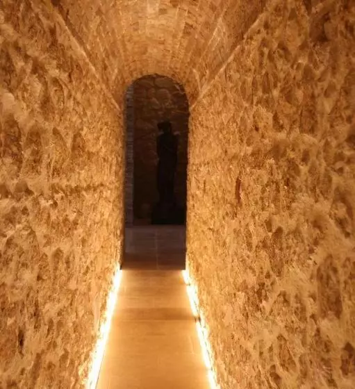 هتل Castello Ducale Colonna Resort