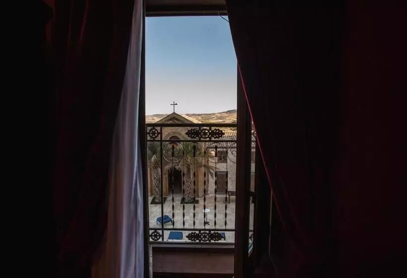هتل Castello Ducale Colonna Resort