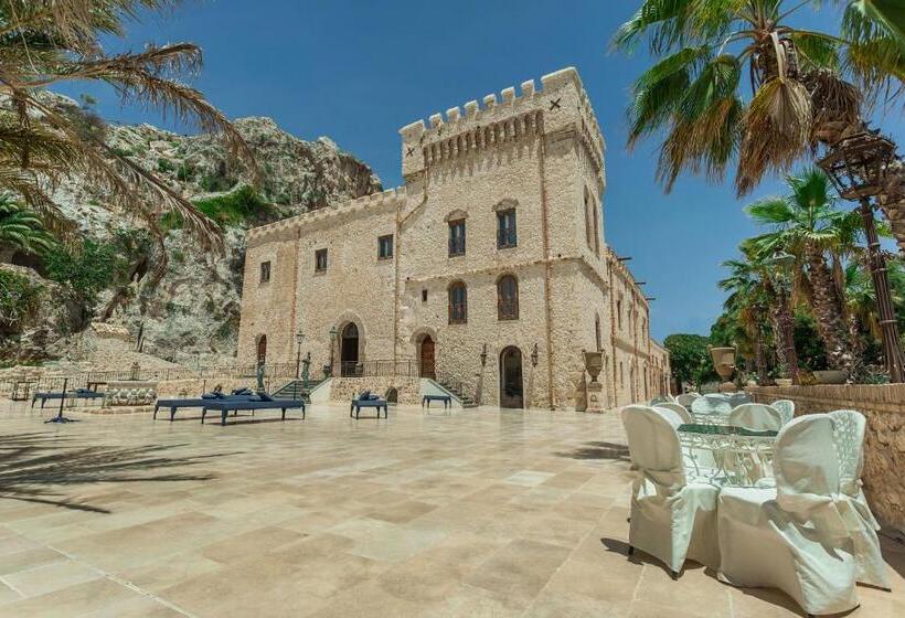 Отель Castello Ducale Colonna Resort