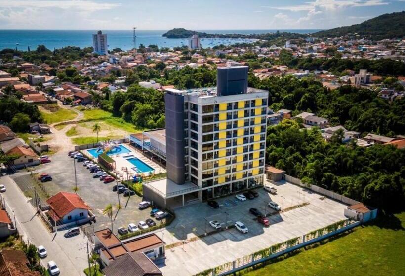 هتل Em Frente Ao Beto Carreiro Penha Sc   Solar Pedra Da Ilha