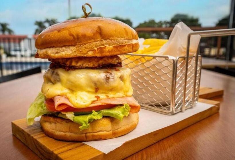 هتل Em Frente Ao Beto Carreiro Penha Sc   Solar Pedra Da Ilha