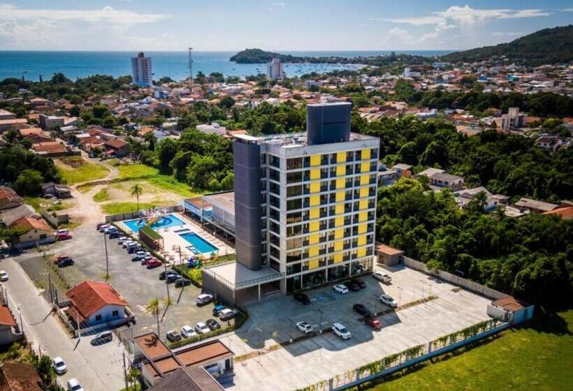 هتل Em Frente Ao Beto Carreiro Penha Sc   Solar Pedra Da Ilha