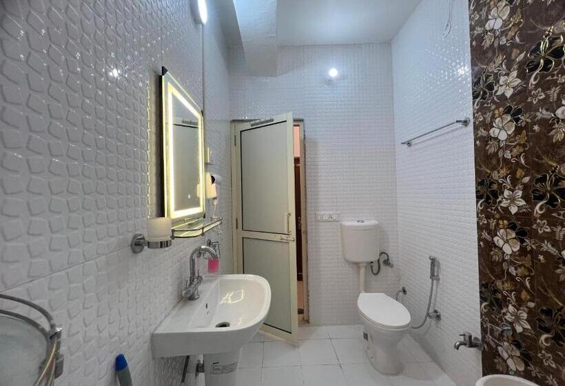 Live Free Hostel, Mcleodganj