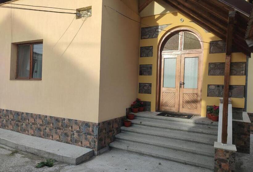 بنسيون Central House