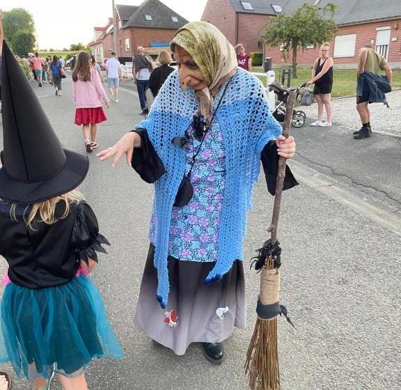 פנסיון La Canopée Des Arbres, Anna