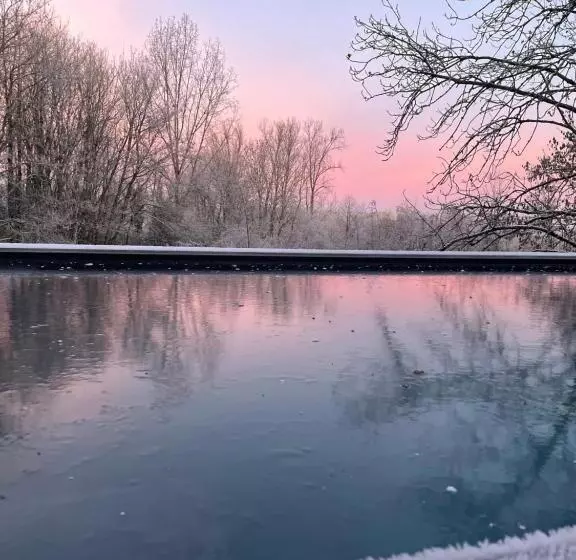 ペンション La Canopée Des Arbres, Anna