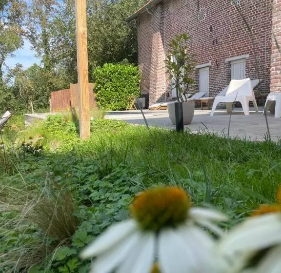 ペンション La Canopée Des Arbres, Anna